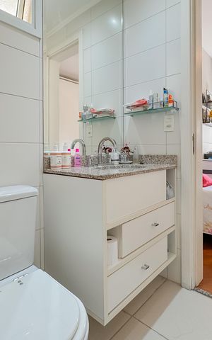 Apartamento à venda com 247m², 4 quartos e 4 vagas Apartamento à venda com 247m², 4 quartos e 4 vagasBanheiro da Suíte 1