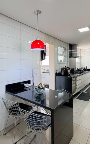 Apartamento à venda com 247m², 4 quartos e 4 vagas Apartamento à venda com 247m², 4 quartos e 4 vagasCozinha
