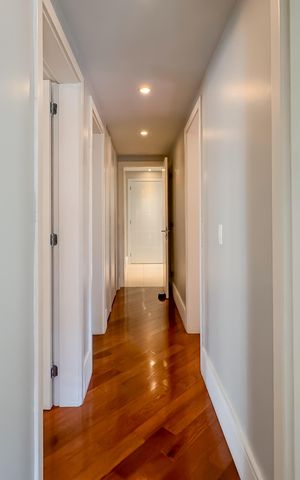 Apartamento à venda com 247m², 4 quartos e 4 vagas Apartamento à venda com 247m², 4 quartos e 4 vagasCorredor