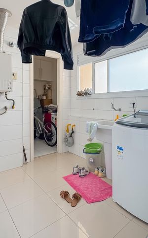 Apartamento à venda com 247m², 4 quartos e 4 vagas Apartamento à venda com 247m², 4 quartos e 4 vagasÁrea de Serviço