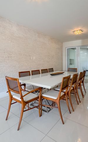 Apartamento à venda com 247m², 4 quartos e 4 vagas Apartamento à venda com 247m², 4 quartos e 4 vagasSala de Jantar
