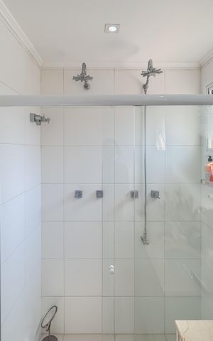 Apartamento à venda com 247m², 4 quartos e 4 vagas Apartamento à venda com 247m², 4 quartos e 4 vagasBanheiro da Suíte Master