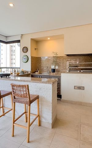 Apartamento à venda com 247m², 4 quartos e 4 vagas Apartamento à venda com 247m², 4 quartos e 4 vagasVaranda gourmet