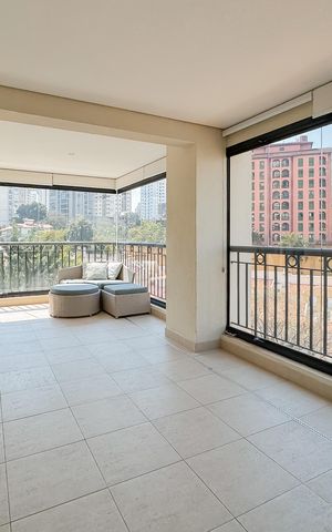Apartamento à venda com 247m², 4 quartos e 4 vagas Apartamento à venda com 247m², 4 quartos e 4 vagasVaranda gourmet