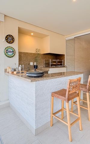 Apartamento à venda com 247m², 4 quartos e 4 vagas Apartamento à venda com 247m², 4 quartos e 4 vagasVaranda gourmet