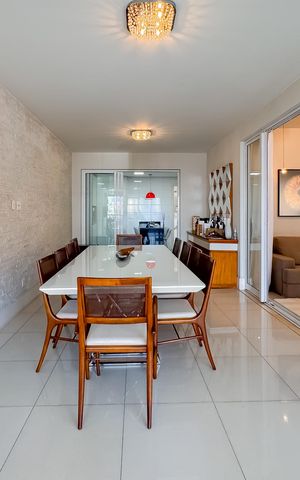 Apartamento à venda com 247m², 4 quartos e 4 vagas Apartamento à venda com 247m², 4 quartos e 4 vagasSala de Jantar