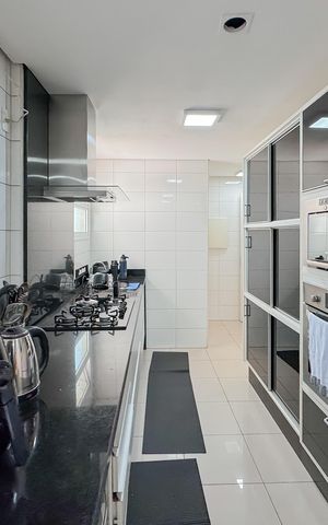 Apartamento à venda com 247m², 4 quartos e 4 vagas Apartamento à venda com 247m², 4 quartos e 4 vagasCozinha