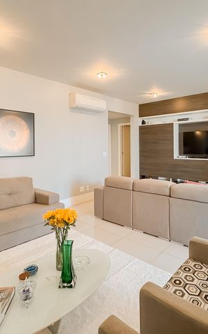 Apartamento à venda com 247m², 4 quartos e 4 vagas Apartamento à venda com 247m², 4 quartos e 4 vagasSala