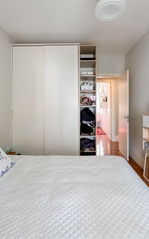 Apartamento à venda com 247m², 4 quartos e 4 vagas Apartamento à venda com 247m², 4 quartos e 4 vagasQuarto 1
