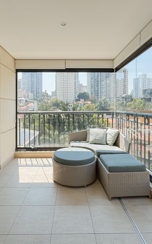 Apartamento à venda com 247m², 4 quartos e 4 vagas Apartamento à venda com 247m², 4 quartos e 4 vagasVaranda da Suíte Master