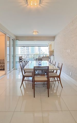 Apartamento à venda com 247m², 4 quartos e 4 vagas Apartamento à venda com 247m², 4 quartos e 4 vagasSala de Jantar