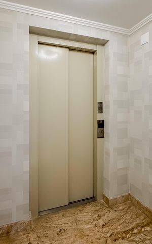 Apartamento à venda com 247m², 4 quartos e 4 vagas Apartamento à venda com 247m², 4 quartos e 4 vagasHall Privativo