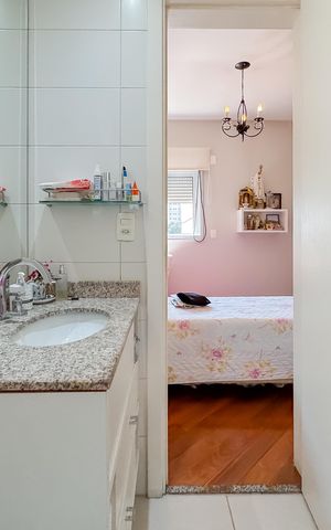 Apartamento à venda com 247m², 4 quartos e 4 vagas Apartamento à venda com 247m², 4 quartos e 4 vagasBanheiro da Suíte 1
