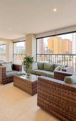 Apartamento à venda com 247m², 4 quartos e 4 vagas Apartamento à venda com 247m², 4 quartos e 4 vagasVaranda gourmet