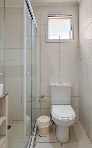 Apartamento à venda com 247m², 4 quartos e 4 vagas Apartamento à venda com 247m², 4 quartos e 4 vagasBanheiro Corredor