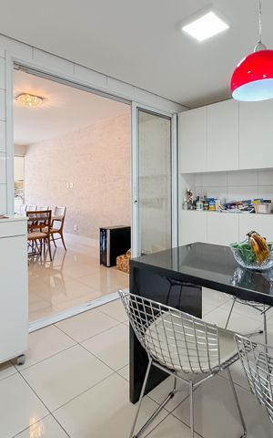 Apartamento à venda com 247m², 4 quartos e 4 vagas Apartamento à venda com 247m², 4 quartos e 4 vagasCozinha