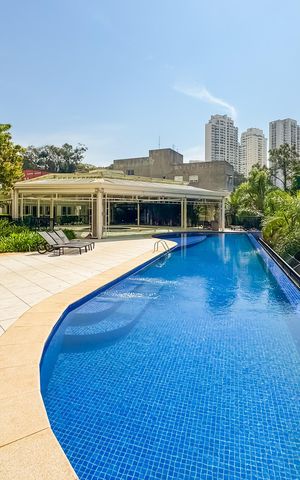 Apartamento à venda com 247m², 4 quartos e 4 vagas Apartamento à venda com 247m², 4 quartos e 4 vagasPiscina