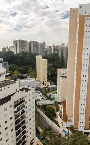 Apartamento à venda com 219m², 4 quartos e 6 vagas Apartamento à venda com 219m², 4 quartos e 6 vagasVista