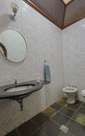 Casa à venda com 574m², 4 quartos e 4 vagas Casa à venda com 574m², 4 quartos e 4 vagasLavabo