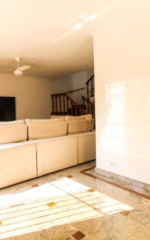 Casa para alugar com 233m², 4 quartos e 8 vagas Casa para alugar com 233m², 4 quartos e 8 vagasSala