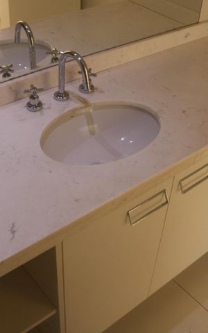 Apartamento à venda com 79m², 2 quartos e 2 vagasBanheiro da Suíte