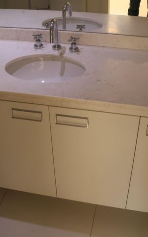 Apartamento à venda com 79m², 2 quartos e 2 vagasBanheiro da Suíte