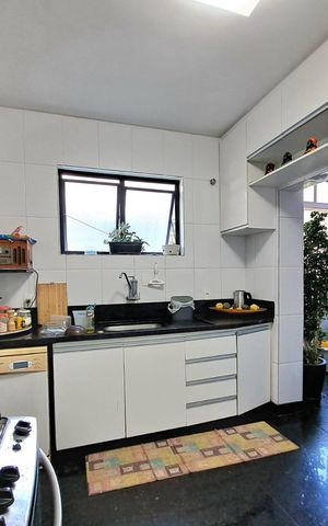Apartamento à venda com 149m², 3 quartos e 2 vagas Apartamento à venda com 149m², 3 quartos e 2 vagasCozinha