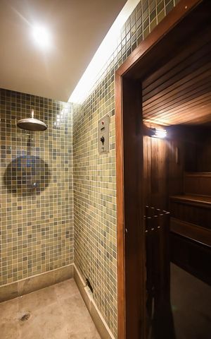 Apartamento à venda com 251m², 3 quartos e 4 vagas Apartamento à venda com 251m², 3 quartos e 4 vagasSauna