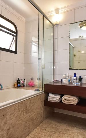 Apartamento à venda com 251m², 3 quartos e 4 vagasBanheiro Suíte 2