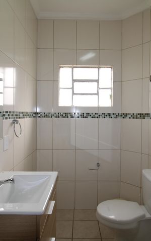 Casa para alugar com 61m², 3 quartos e sem vagaBanheiro