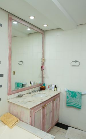 Apartamento à venda com 277m², 4 quartos e 2 vagas Apartamento à venda com 277m², 4 quartos e 2 vagasBanheiro da Suíte 1