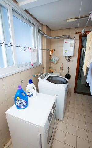 Apartamento à venda com 277m², 4 quartos e 2 vagas Apartamento à venda com 277m², 4 quartos e 2 vagasÁrea de Serviço