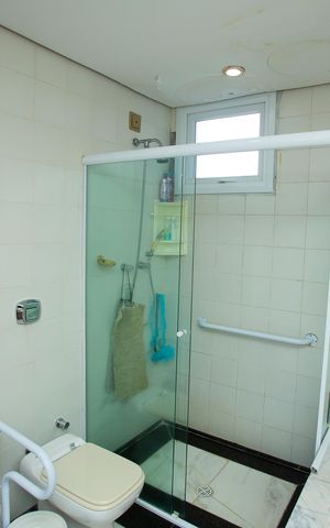 Apartamento à venda com 277m², 4 quartos e 2 vagas Apartamento à venda com 277m², 4 quartos e 2 vagasBanheiro da Suíte 1