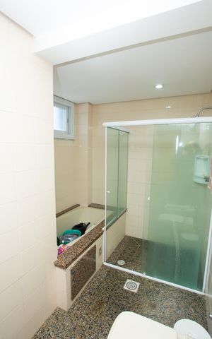 Apartamento à venda com 277m², 4 quartos e 2 vagas Apartamento à venda com 277m², 4 quartos e 2 vagasBanheiro
