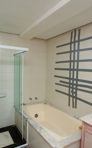 Apartamento à venda com 277m², 4 quartos e 2 vagas Apartamento à venda com 277m², 4 quartos e 2 vagasBanheiro da Suíte 1