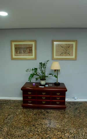 Apartamento à venda com 277m², 4 quartos e 2 vagas Apartamento à venda com 277m², 4 quartos e 2 vagasHall de entrada