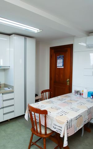 Apartamento à venda com 277m², 4 quartos e 2 vagas Apartamento à venda com 277m², 4 quartos e 2 vagasCozinha