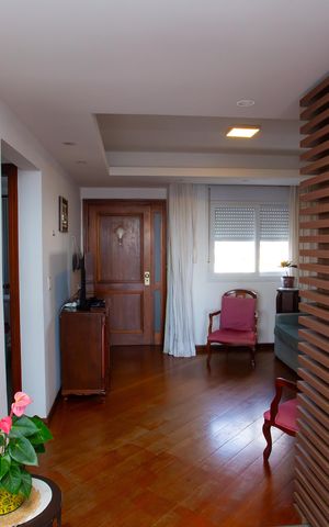 Apartamento à venda com 277m², 4 quartos e 2 vagas Apartamento à venda com 277m², 4 quartos e 2 vagasSala 1