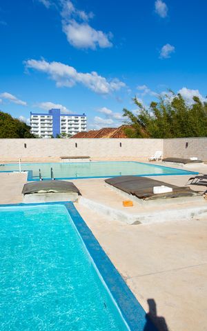 Apartamento à venda com 277m², 4 quartos e 2 vagas Apartamento à venda com 277m², 4 quartos e 2 vagasÁrea comum - Piscina