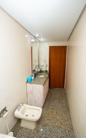 Apartamento à venda com 277m², 4 quartos e 2 vagas Apartamento à venda com 277m², 4 quartos e 2 vagasBanheiro