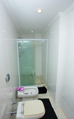 Apartamento à venda com 277m², 4 quartos e 2 vagas Apartamento à venda com 277m², 4 quartos e 2 vagasBanheiro da Suíte 2