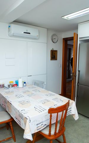 Apartamento à venda com 277m², 4 quartos e 2 vagas Apartamento à venda com 277m², 4 quartos e 2 vagasCozinha