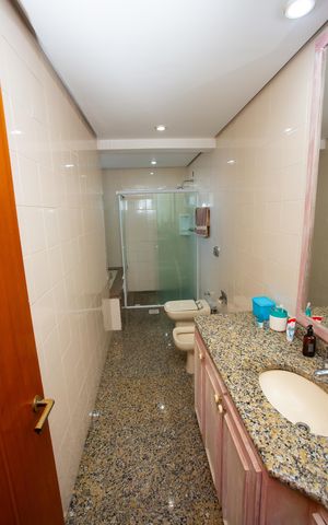 Apartamento à venda com 277m², 4 quartos e 2 vagas Apartamento à venda com 277m², 4 quartos e 2 vagasBanheiro
