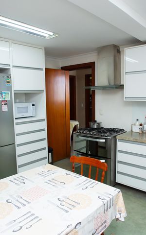 Apartamento à venda com 277m², 4 quartos e 2 vagas Apartamento à venda com 277m², 4 quartos e 2 vagasCozinha