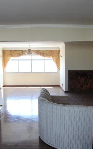 Apartamento à venda com 240m², 5 quartos e 2 vagasSala