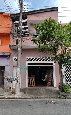 Casa à venda com 130m², 2 quartos e 3 vagas Casa à venda com 130m², 2 quartos e 3 vagasFachada