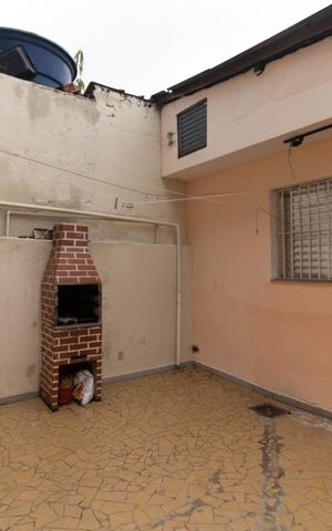 Casa à venda com 130m², 2 quartos e 3 vagas Casa à venda com 130m², 2 quartos e 3 vagasQuintal
