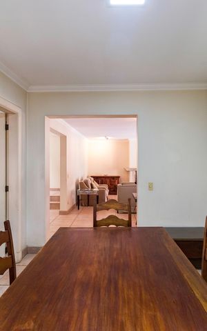 Casa para alugar com 611m², 4 quartos e 6 vagas Casa para alugar com 611m², 4 quartos e 6 vagasCopa