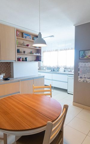 Apartamento à venda com 209m², 3 quartos e 3 vagas Apartamento à venda com 209m², 3 quartos e 3 vagasCozinha