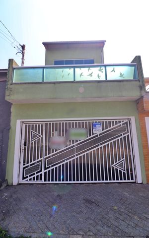 Casa à venda com 216m², 3 quartos e 2 vagasFachada